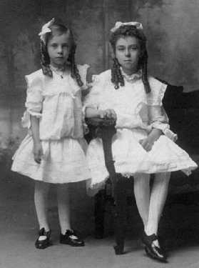 Myrtle and Edna Siebke