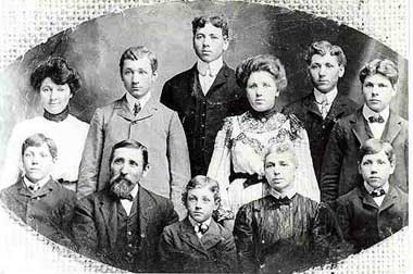 C. Fred and Johanna (Wollenschlager) Oertwig Family